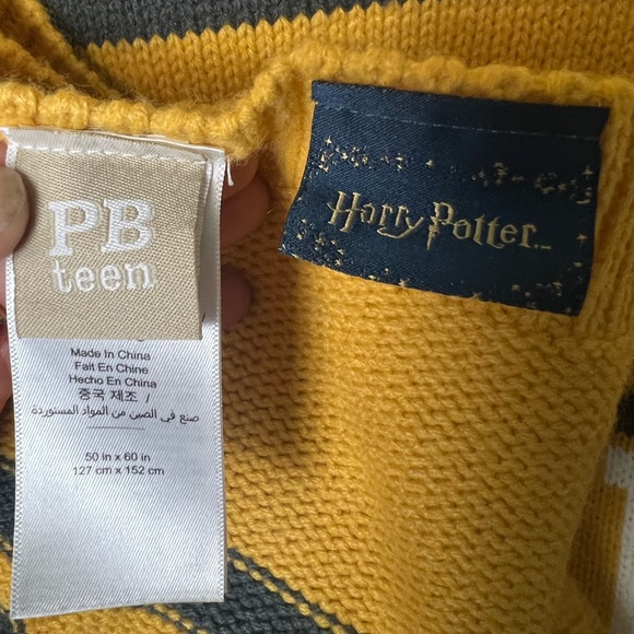 PB Teen Harry Potter Hufflepuff Collegiate Stripe Knit Throw Blanket 50x60 - Picture 2 of 5